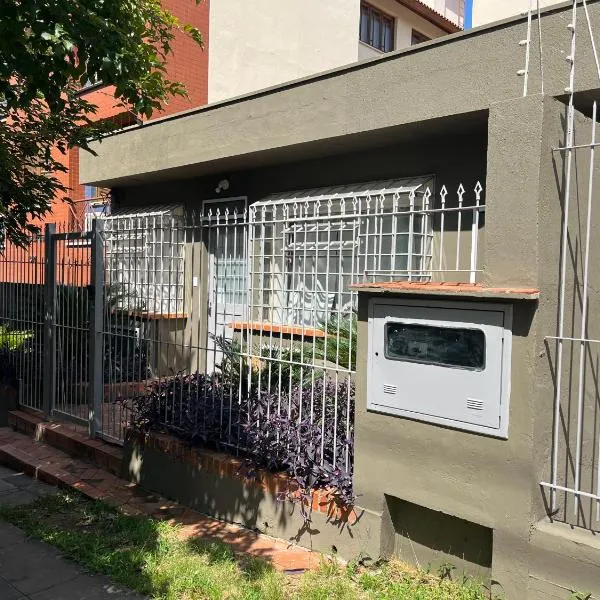 Casa para 9 pessoas perto da Dom Pedro 2，位于阿雷格里港的酒店