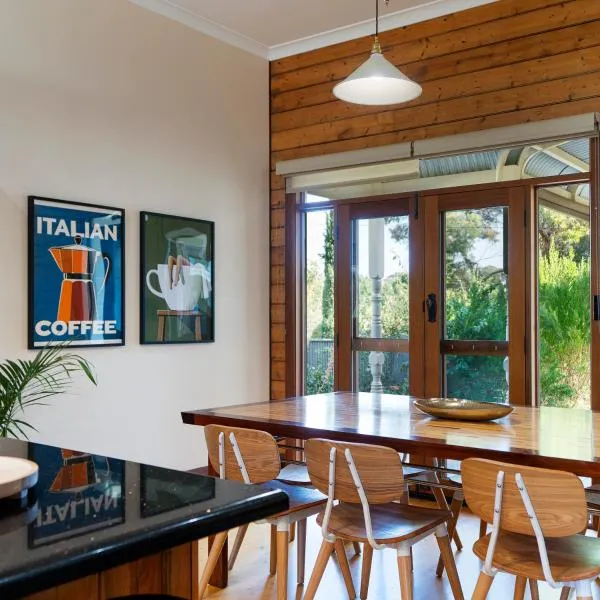 Spacious Goldfields Retreat - Central & Charming，位于卡斯尔梅恩的酒店