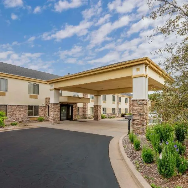 Comfort Inn & Suites Black River Falls I-94，位于布莱克里弗福尔斯的酒店