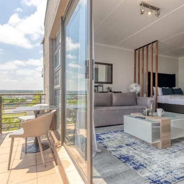Blue Haven UPS Parking Pool Views，位于Sandton的酒店