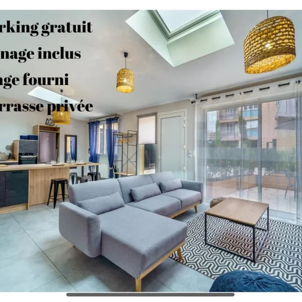 Maisons calmes avec terrasses et garages centre-ville B et C，位于第戎的酒店