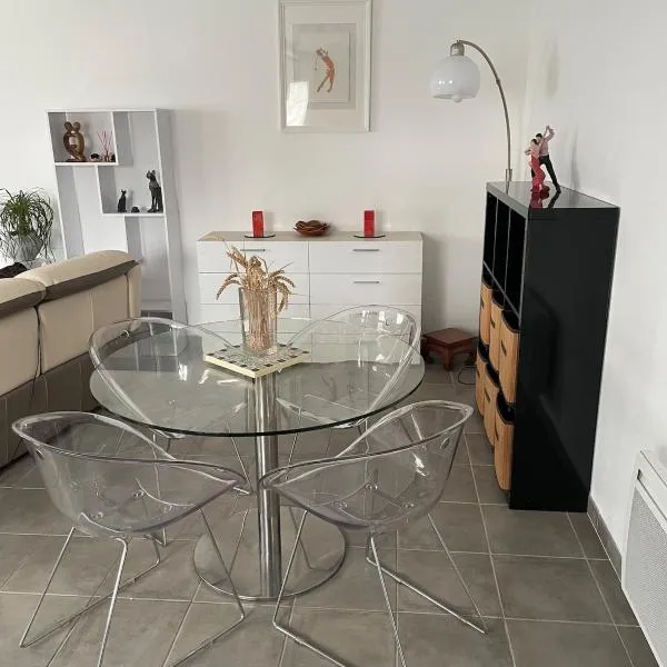 Maison agréable de 51 m2，位于Cuts的酒店