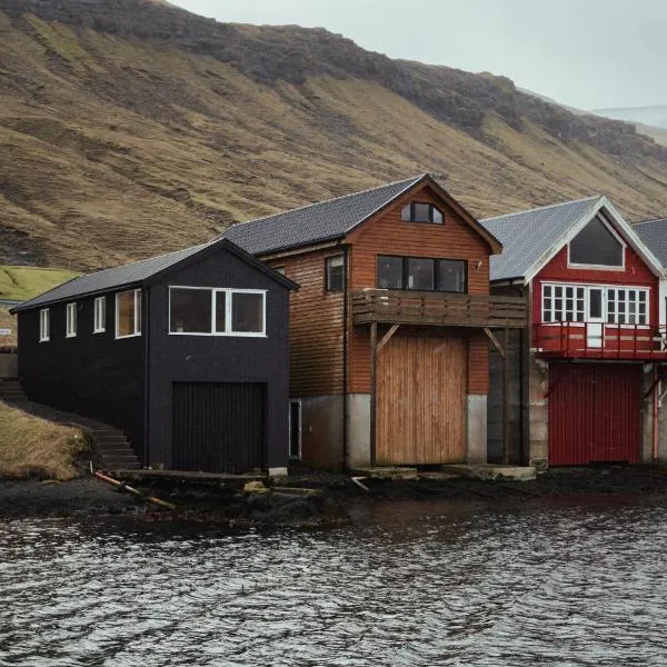 Neystastova - Boathouse Stay with Fjord Views，位于Hvalvík的酒店