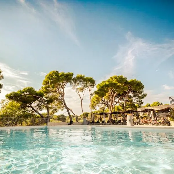 ALLURA GOLF APPARTEMENT，位于索马讷-德沃克吕兹的酒店