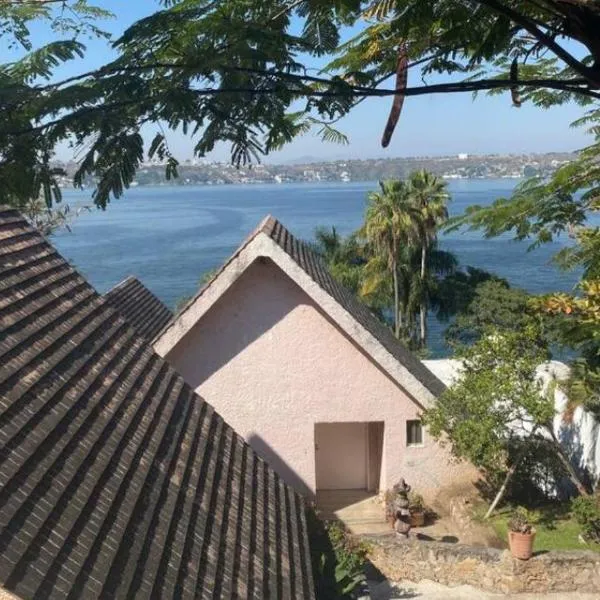 House on the shore of the lake，位于特克塞丁戈的酒店