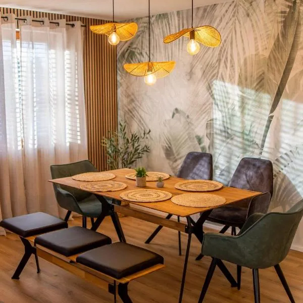 P-Hosting Modernes Apartment zwischen Ravensburg und dem Altdörferwald, 110qm, Familienfreundlich, Separater Eingang, Kaffeevollautomat, Bäcker und Pizzeria 15 Meter, Spielplatz 50 Meter, 20 Km zum Bodensee, 30Km in die Berge，位于Schlier的酒店