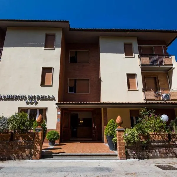 Hotel Mirella，位于卡斯蒂里昂纳·德拉佩的酒店