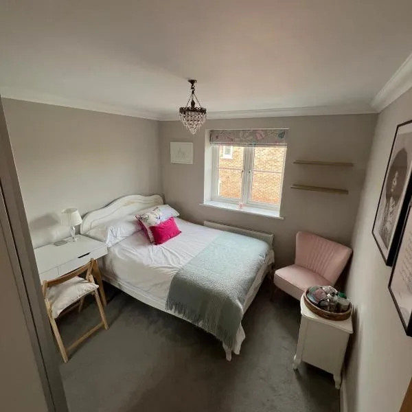 Cosy room near Poole, Dorset，位于浦耳的酒店