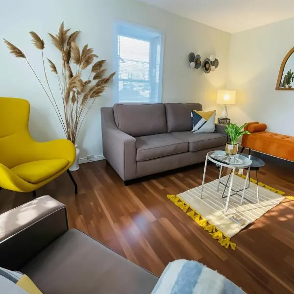 Wellington PEC Cottage Steps to Downtown and Beach，位于惠灵顿的酒店