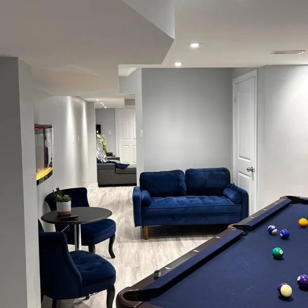 Whitby Hideout - 3BR, 5BD, 3WR, Pool Table, Sauna，位于惠特比的酒店