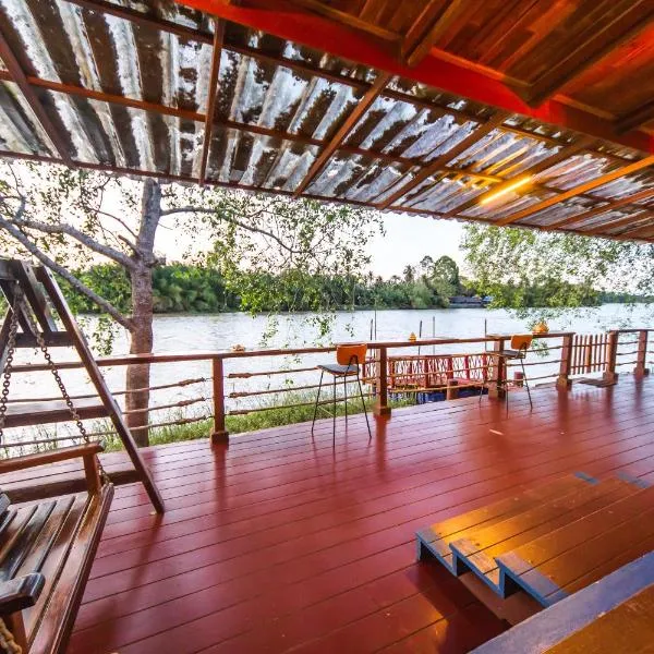 Chuenwaree Riverside Stay，位于素叻的酒店