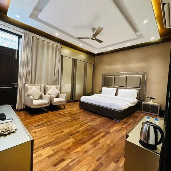 Luxury HomeStay Prime Location, South Delhi，位于新德里的酒店