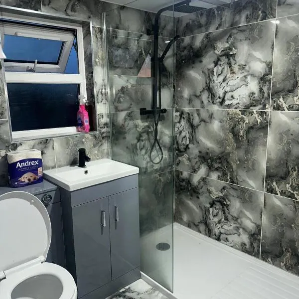 Modern Studio Flat In A Guest House In Basildon，位于巴塞尔顿的酒店