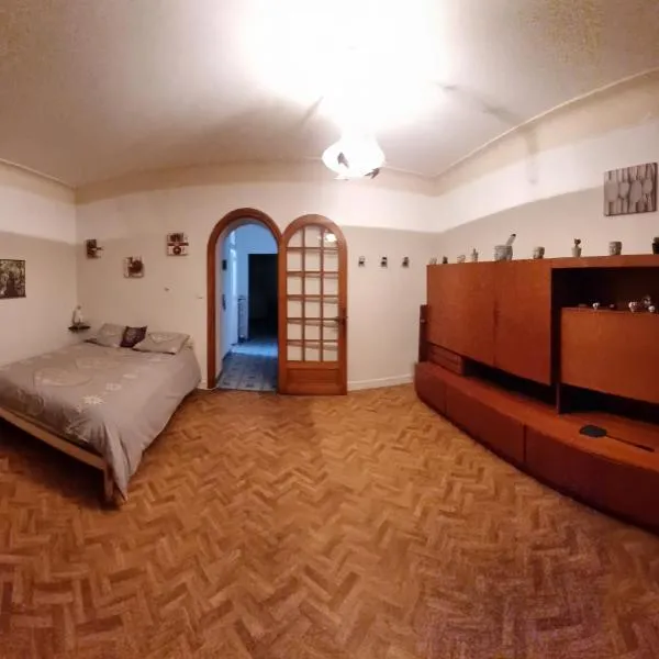 Appartement complet dans maison d'hôte，位于Arthès的酒店