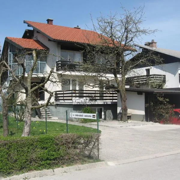 Rooms and Apartment Na poljani，位于Poljane nad Škofjo Loko的酒店