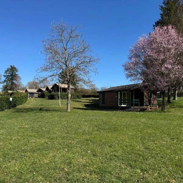 Camping de Prémery Les prés de la ville，位于Prémery的酒店