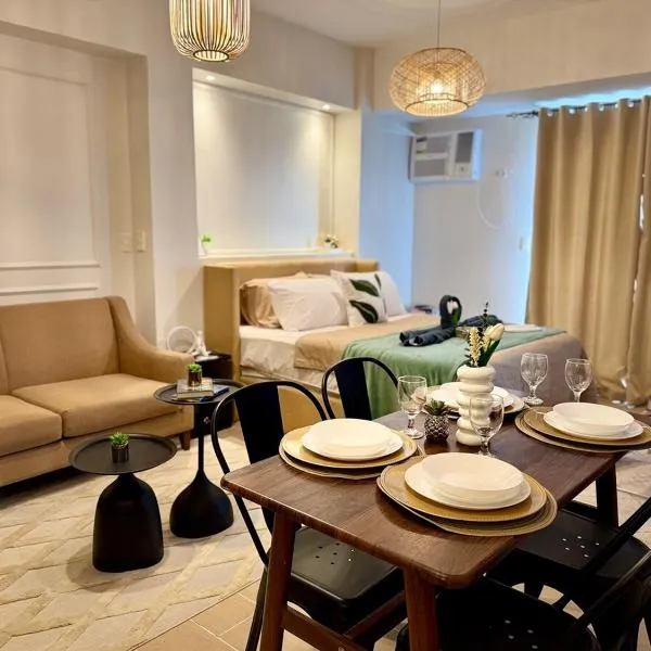 Cozy Staycation Venice with Balcony Mckinley near Bgc，位于马尼拉的酒店