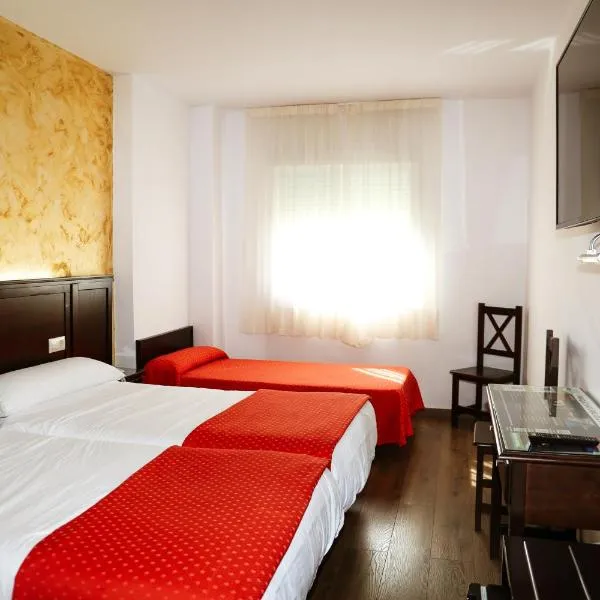 Hotel Restaurante Sostenible La Laguna，位于Brozas的酒店