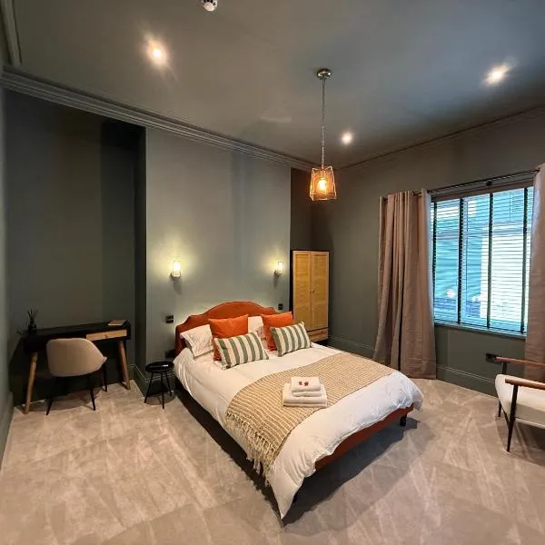 Akroyd House - The Dean Clough Room，位于哈利法克斯的酒店