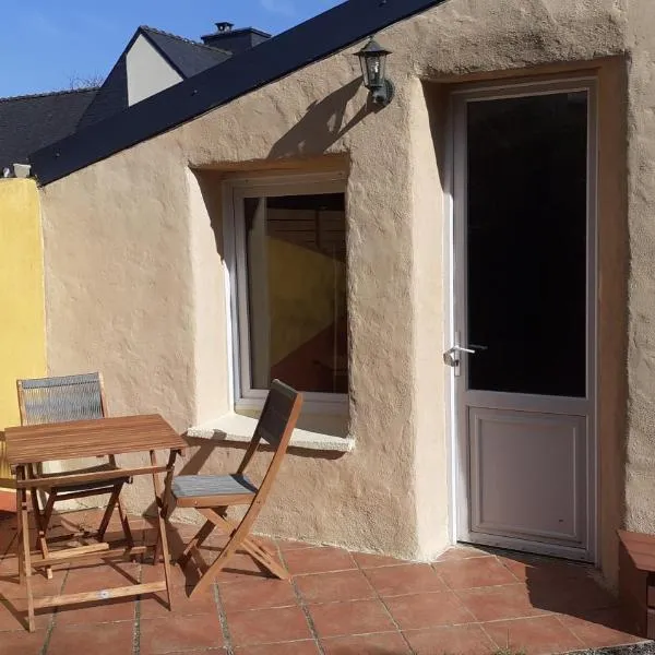 Petite maison naturelle avec son jardin privé，位于普吕维涅的酒店