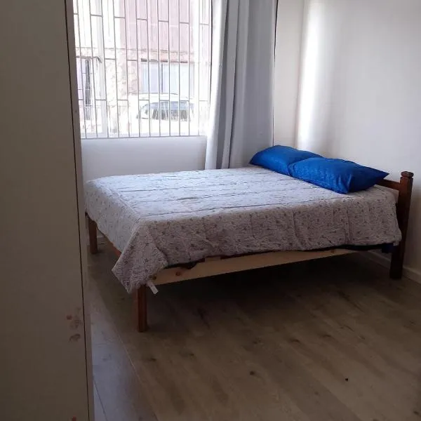 Cómoda pieza en el centro de La serena，位于拉塞雷纳的酒店