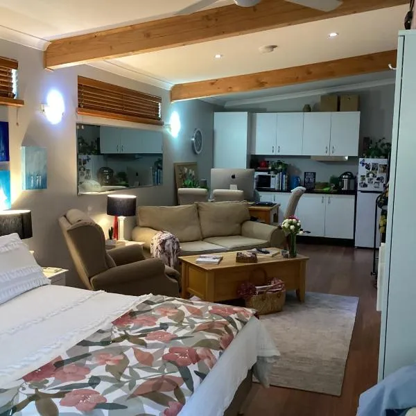 AC 1 Bed Studio Apartment 25+ Non Smokers，位于Warnbro的酒店