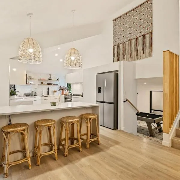 Forest Retreat with pool table & 10min to wineries，位于奥克兰的酒店