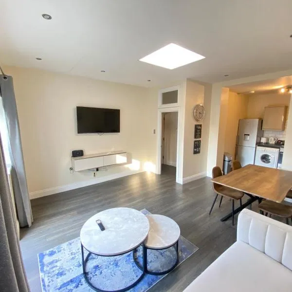 Grand 2 Bed Apartment In London，位于克罗伊登的酒店