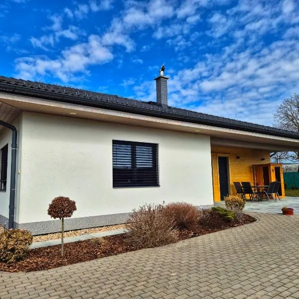 Ubytování nad přehradou，位于拉贝河畔皇宫镇的酒店