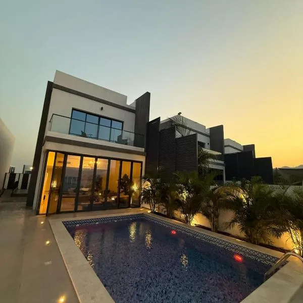 4BR Luxury Retreat & Prvt Pool，位于Sharm的酒店