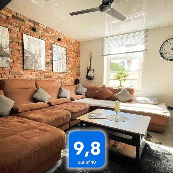 DESIGN LOFT Herford - Parkplatz, WLAN, Netflix, Heimkino，位于黑尔福德的酒店