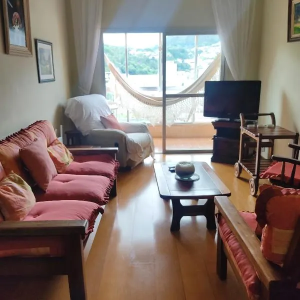 Apartamento no Alto com vaga，位于特雷索波利斯的酒店