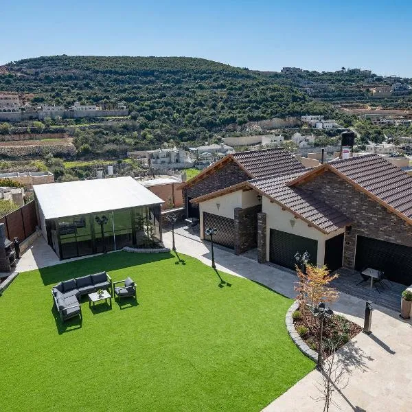 וינטאג' וויליג' - כפר נופש מהמם עם בריכה מחוממת מקורה וג'קוזי אירוח דרוזי，位于Beit Jann的酒店