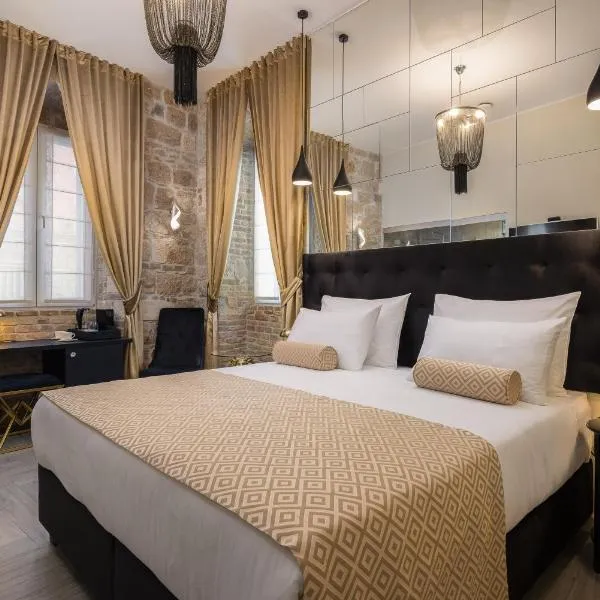 Luxury rooms GOLDEN PALACE CityCentre right next to Diocletian's Palace，位于斯普利特的酒店