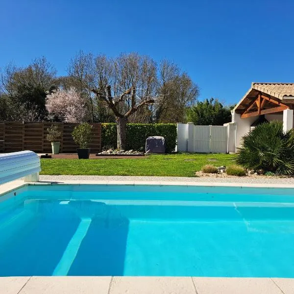 Chambre d hôte la rivière 45m2 jardin et piscine，位于Aigrefeuille-dʼAunis的酒店