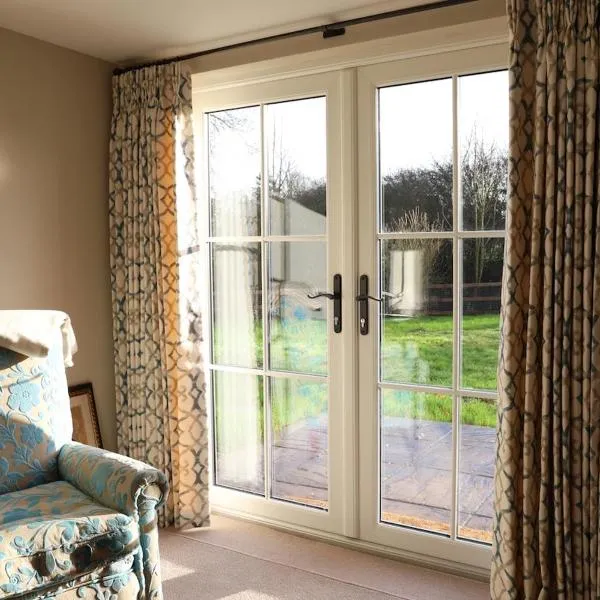 Beautifully refurbished 3 bedroom cottage，位于Ashdon的酒店