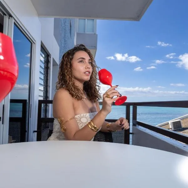 Condo Direct Beach Access at Joyuda，位于卡沃罗霍的酒店