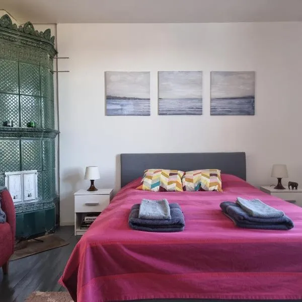 Pispalan Helmi - Koti Näköalalla，位于坦佩雷的酒店