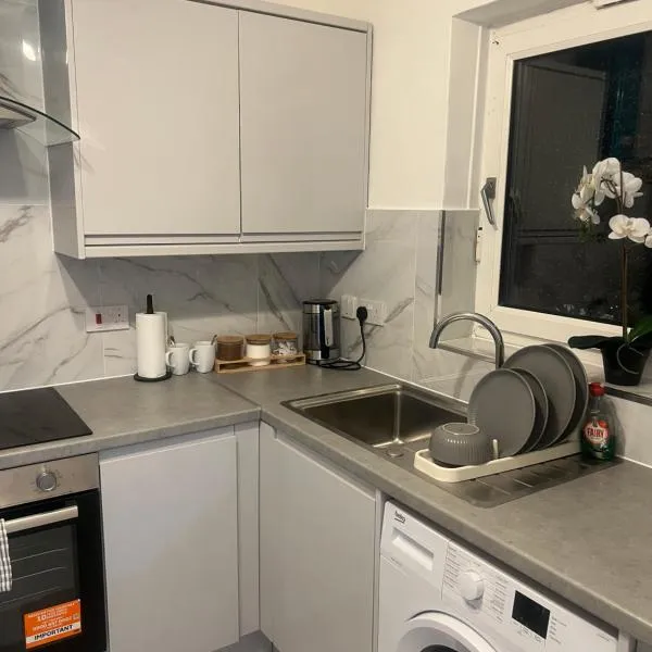 Jay3 Suites - Modern, Spacious & Charming One Bedroom Apartment in Dagenham，位于达格纳姆的酒店