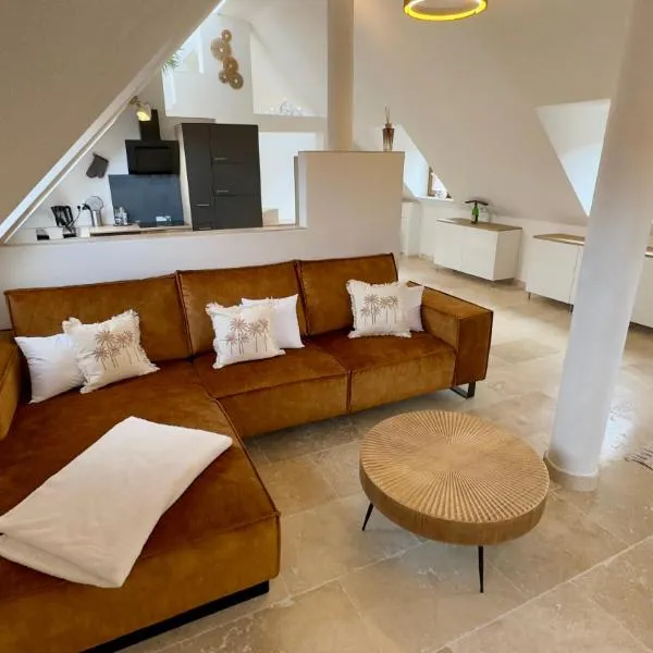 Design Penthouse im alten Schloss Deidesheim，位于代德斯海姆的酒店