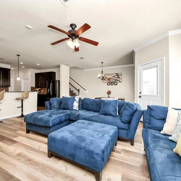 Cozy & Spacious Getaway -4Bedroom With King bed & Backyard，位于休斯顿的酒店