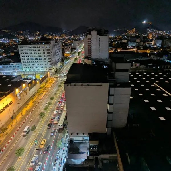 Amplia habitación en centro de Lima，位于利马的酒店