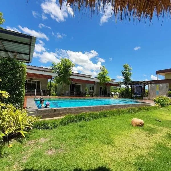 บ้านไร่แสงเดือน รีสอร์ท，位于Ban Kha的酒店