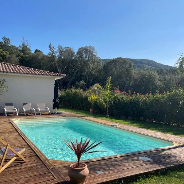 Magnifique villa récente entre mer et montagne située entre Ajaccio et Porticcio，位于Cauro的酒店