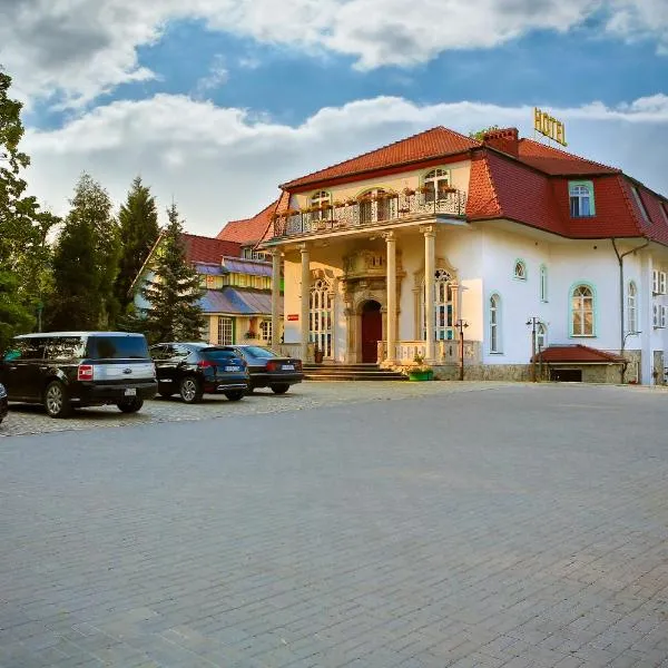 Hotel Garden，位于Osiecznica的酒店