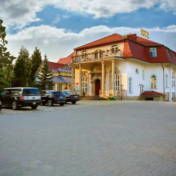 Hotel Garden，位于Nowogrodziec的酒店