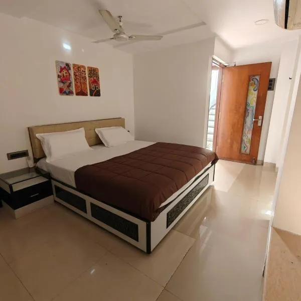 Spacious Garden Facing 2 BHK in Sanpada 5 mins from DY Patil Stadium，位于纳威孟买的酒店