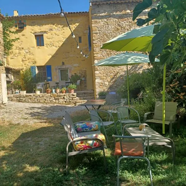chambre dans ferme provençale，位于Ongles的酒店