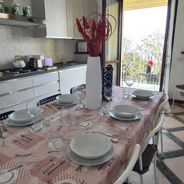 CASA AL LAGO D'ISEO VISTA PANORAMICA，位于普雷多雷的酒店