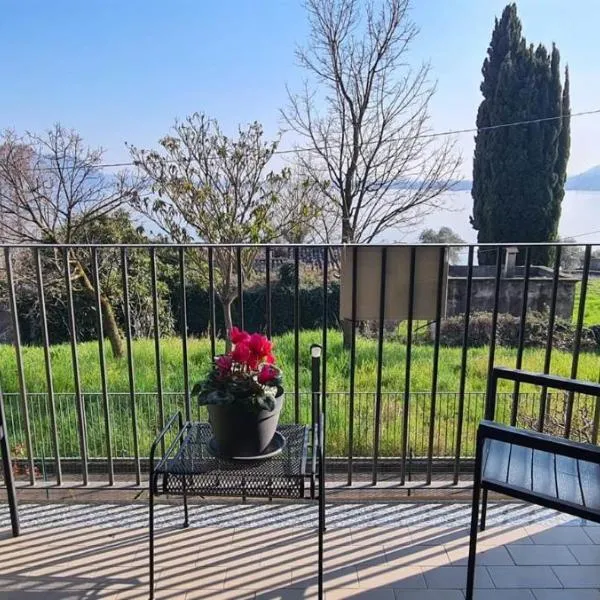 CASA AL LAGO D'ISEO for big family，位于普雷多雷的酒店